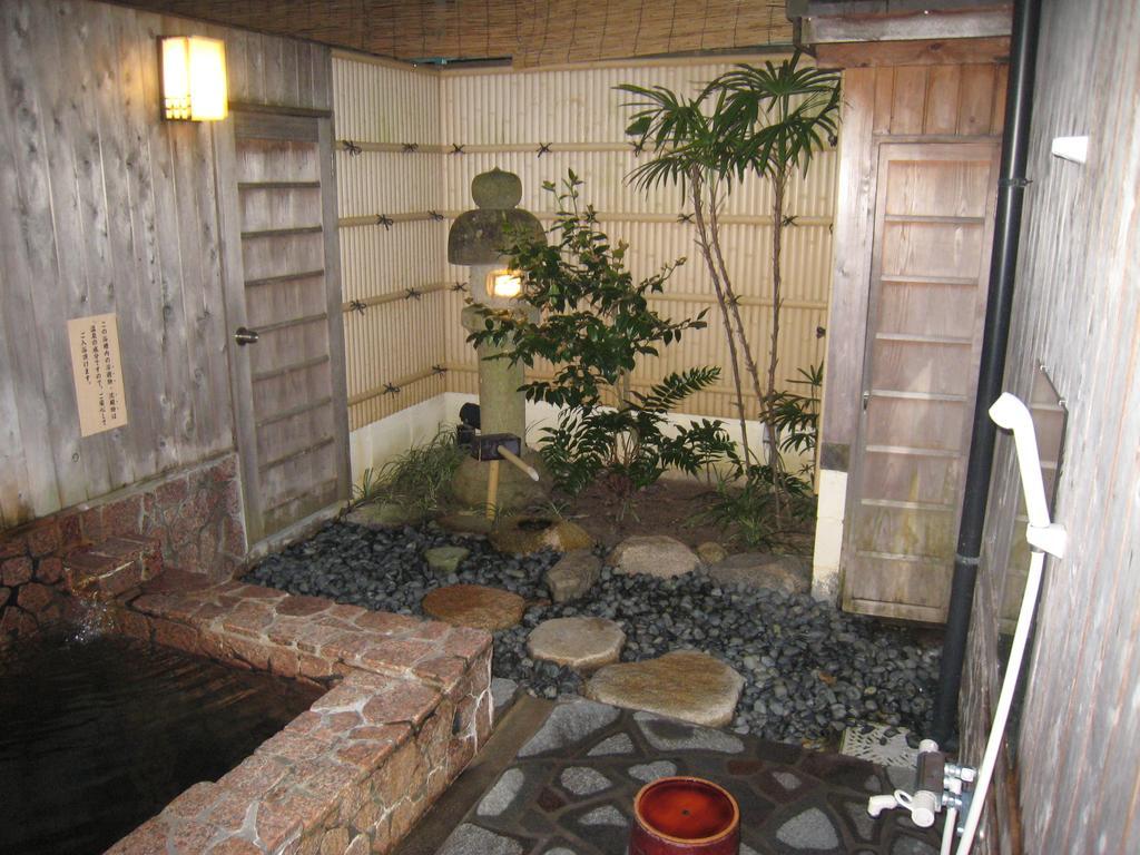Utsumionsen Ichizu Hotel Aichi Bagian luar foto