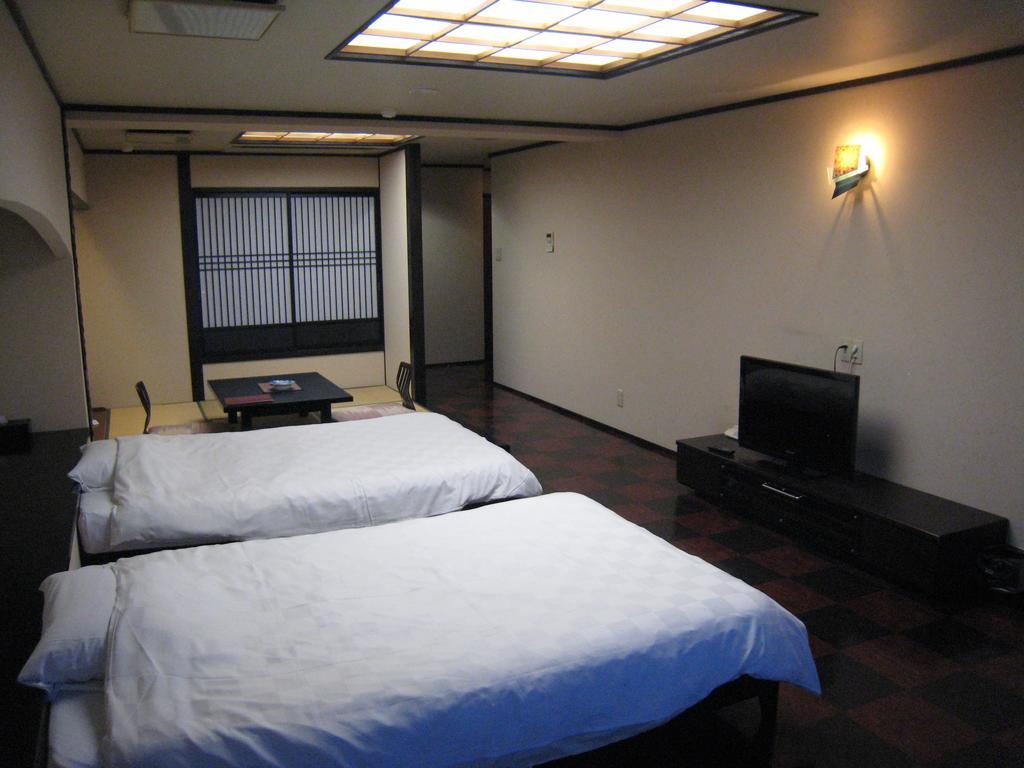 Utsumionsen Ichizu Hotel Aichi Bagian luar foto