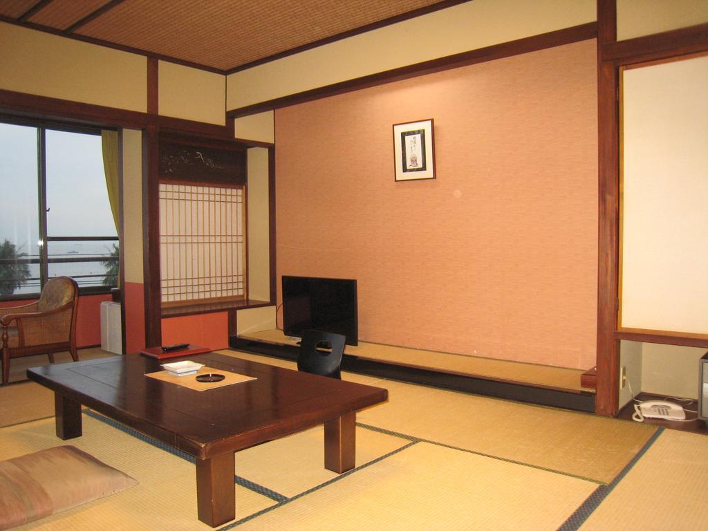 Utsumionsen Ichizu Hotel Aichi Bagian luar foto